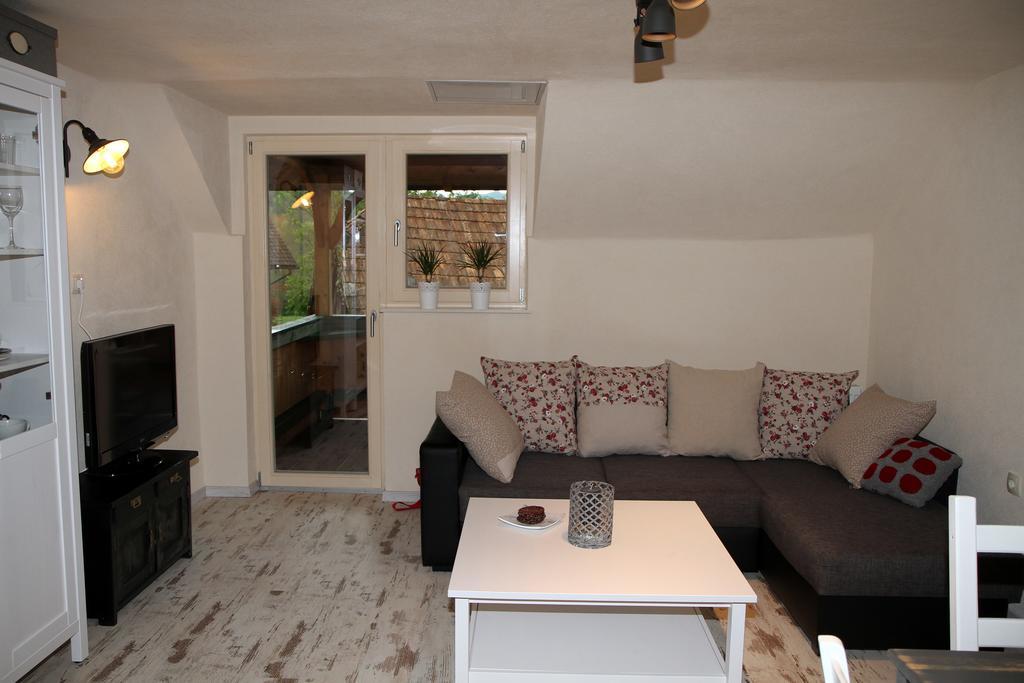 Apartma Obrh Šmarješke Toplice Exteriér fotografie